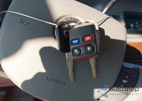 2005 Mercury Grand Marquis Ls/Lse from USA, damaged, VIN 2MEFM75W75X638144